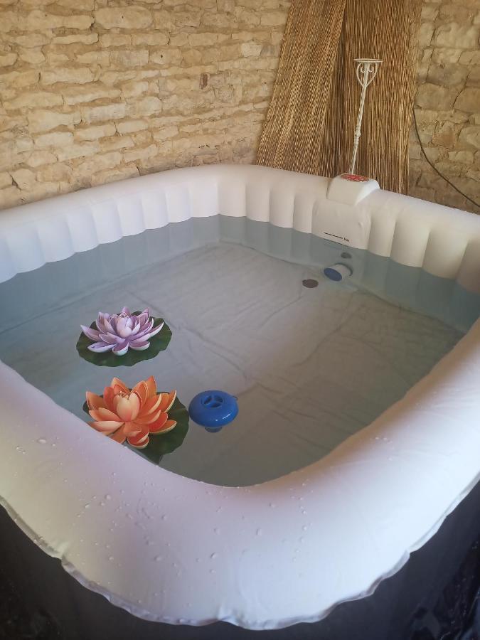 Grande Chambre D'Hote Pour 4 A 5 Personnes Bed & Breakfast Chef-Boutonne Luaran gambar
